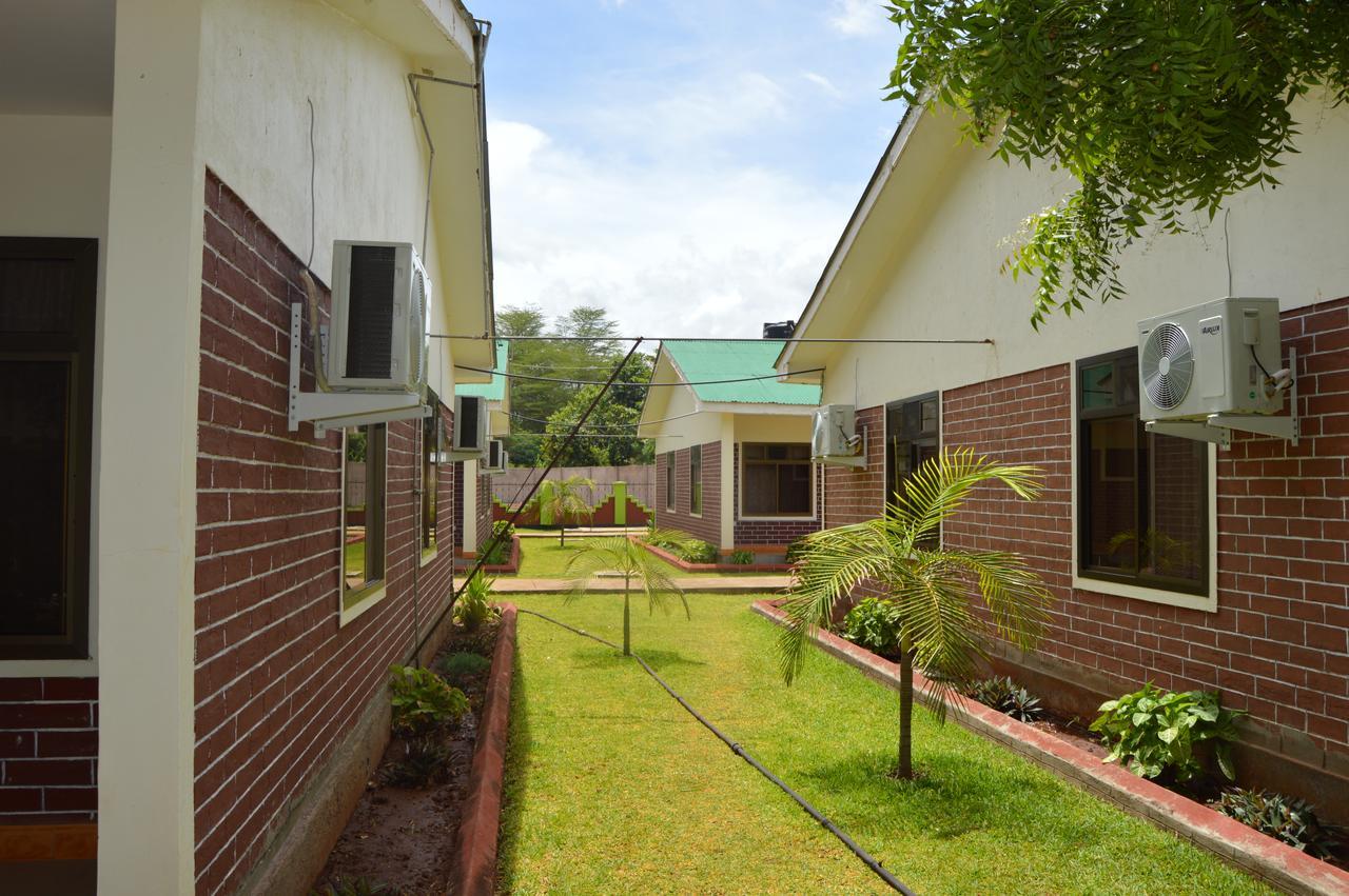 Twiga Lodge And Campsite Mto wa Mbu Exterior photo