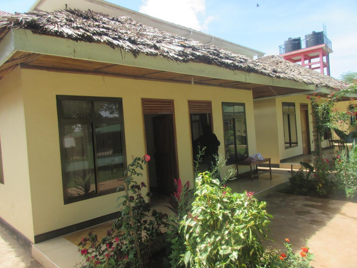 Twiga Lodge And Campsite Mto wa Mbu Exterior photo